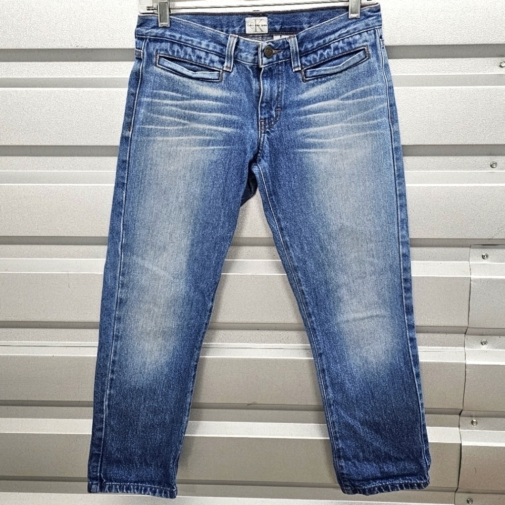 Calvin Klein Cropped Welt Pocket Jeans in Retro Blue